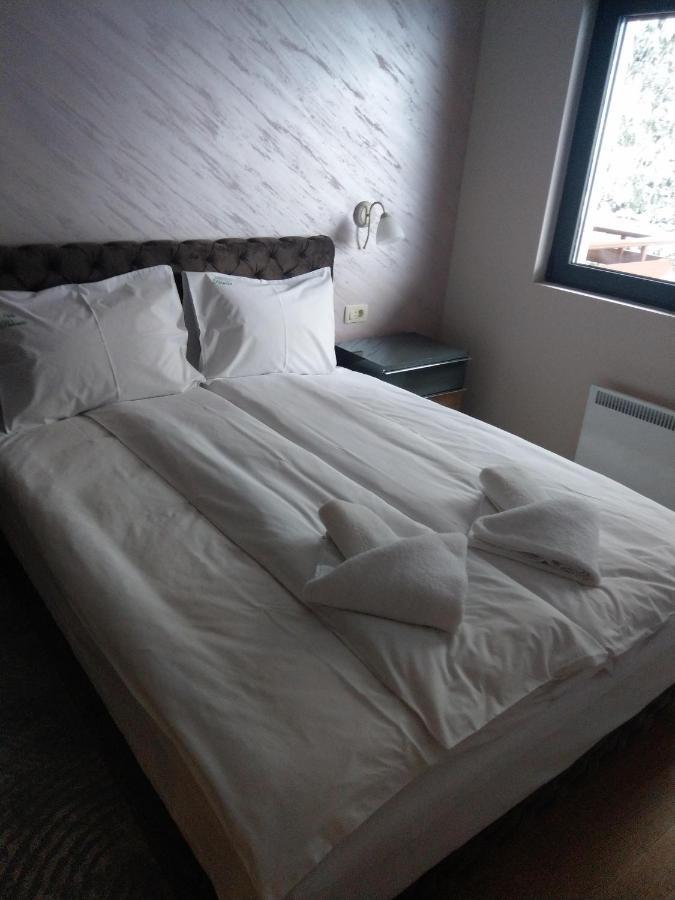 Kralj Lux In Balkan Hill Two *