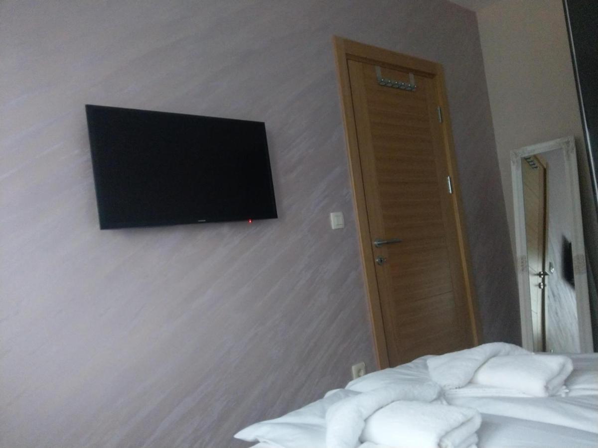 Kralj Lux In Balkan Hill Two
